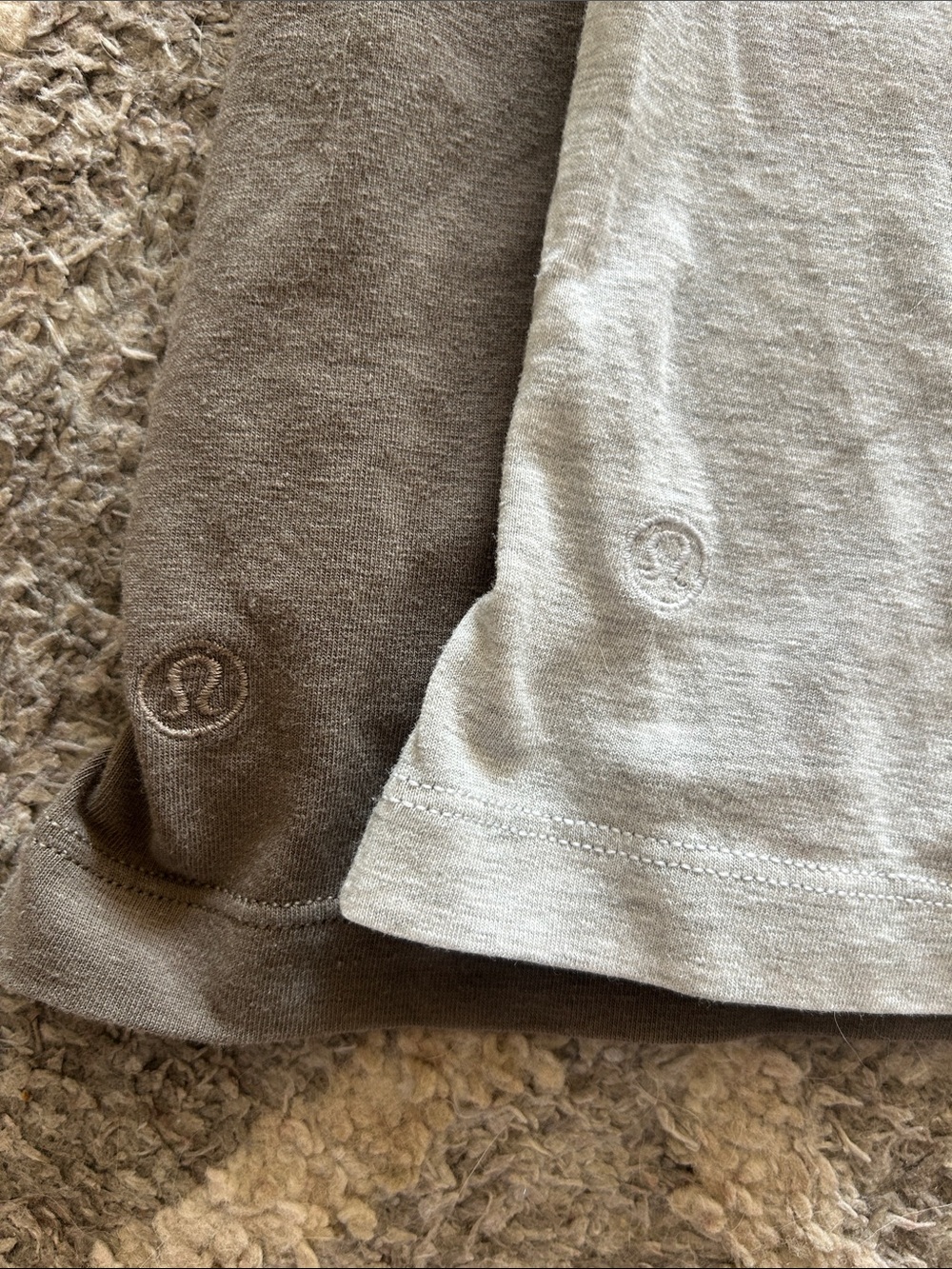 Lululemon cropped T-Shirt Set - Gray and Brown - Picture 3 of 3